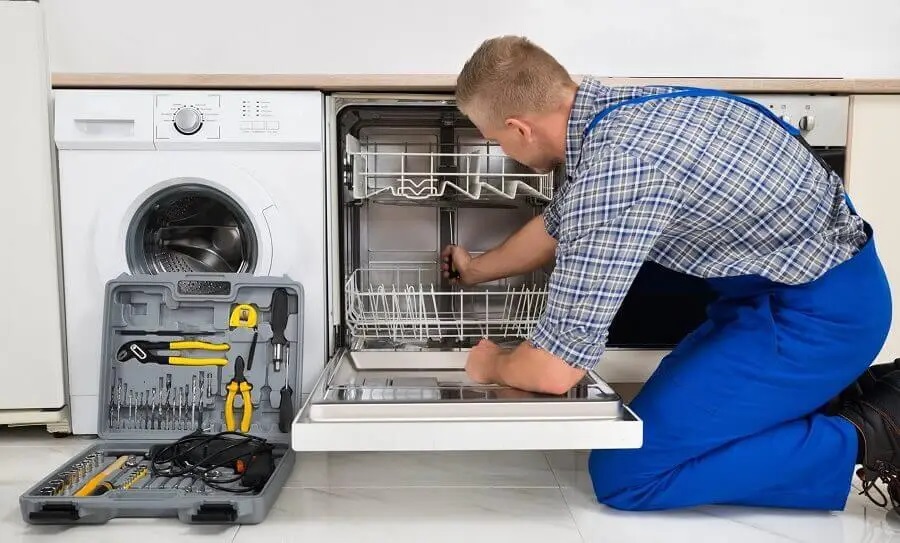 Polatlı Protherm servisi teknisyen ekibi beyaz eşya tamiri yaparken